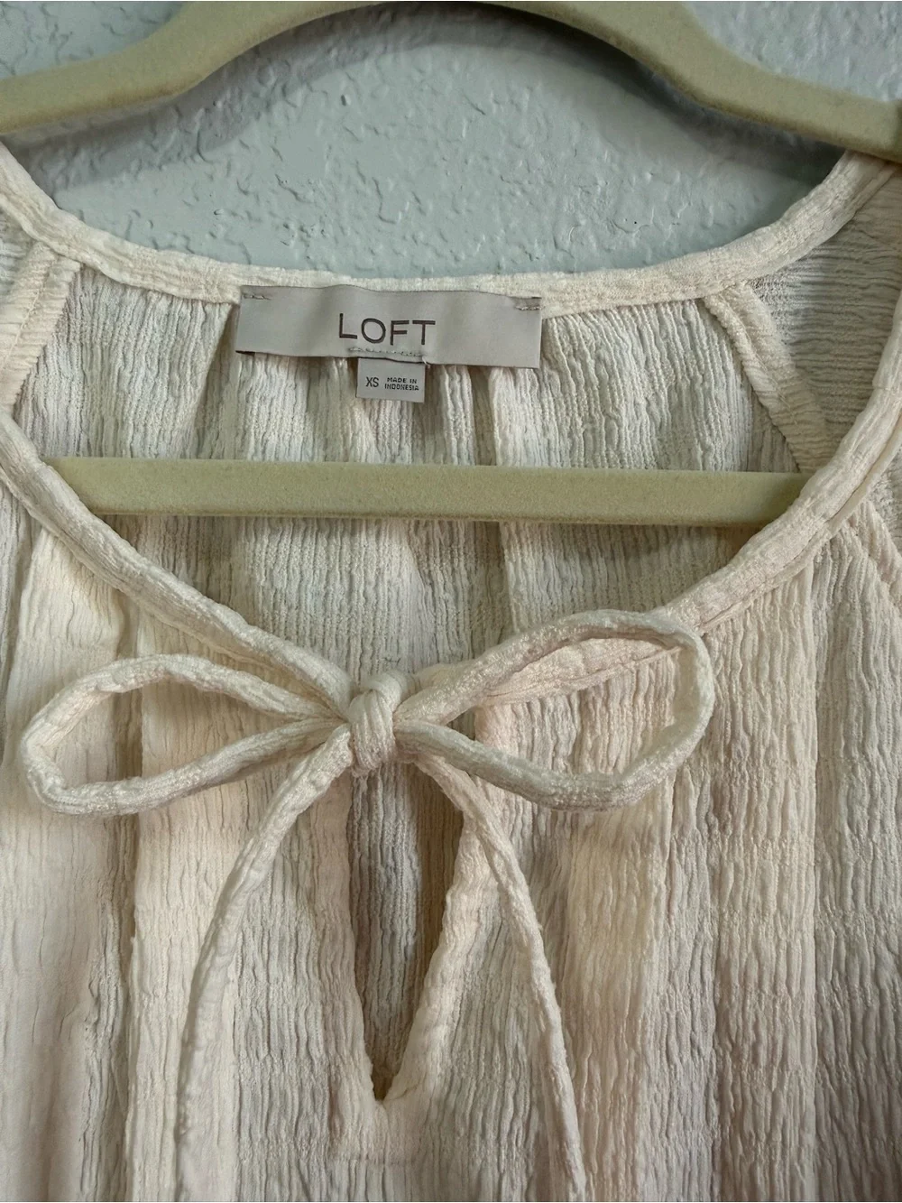 LOFT Pale Cream Tie-Neck Puff Sleeve Blouse